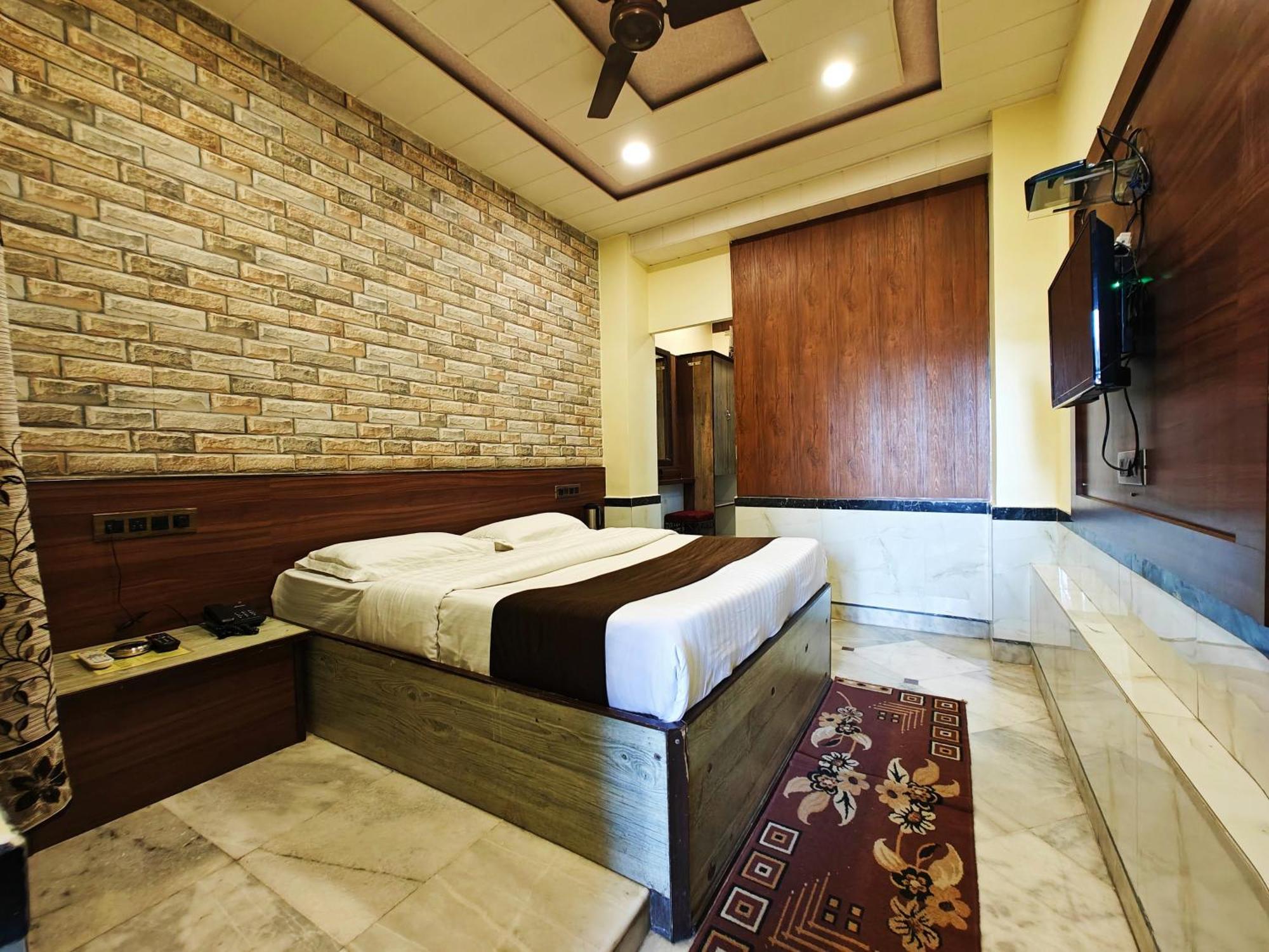 Hotel Saraswati Mount Abu Dış mekan fotoğraf